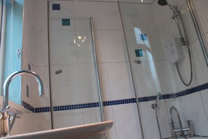 Bathroom - Heraaizon Home Bristol Stay - Safe Cozy and luxurious (Bristol)