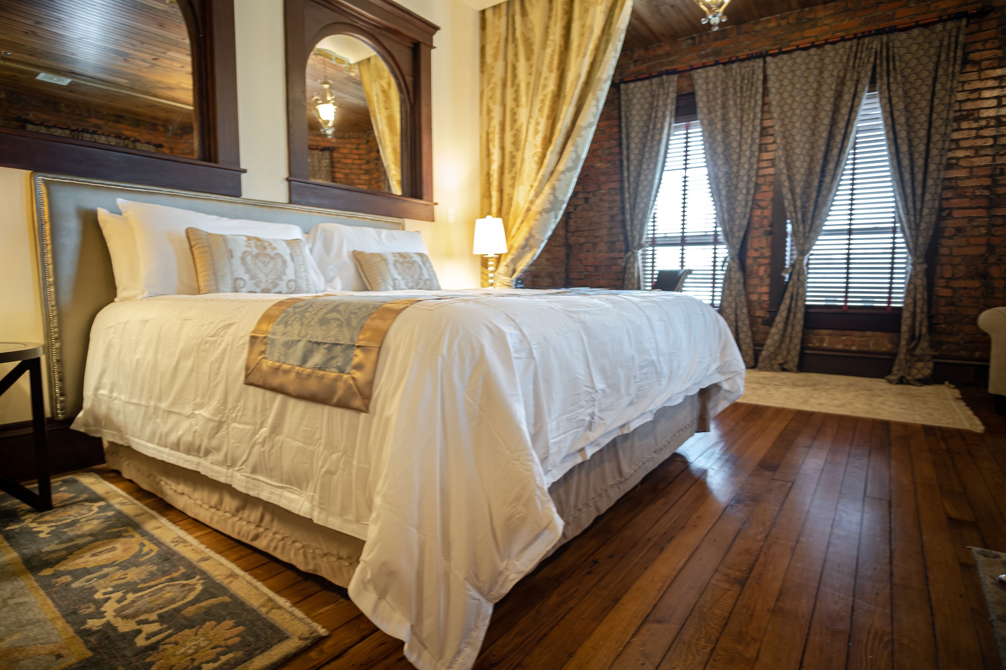 the riley suite | 1 bedroom, iron/ironing board, free wifi, bed sheets