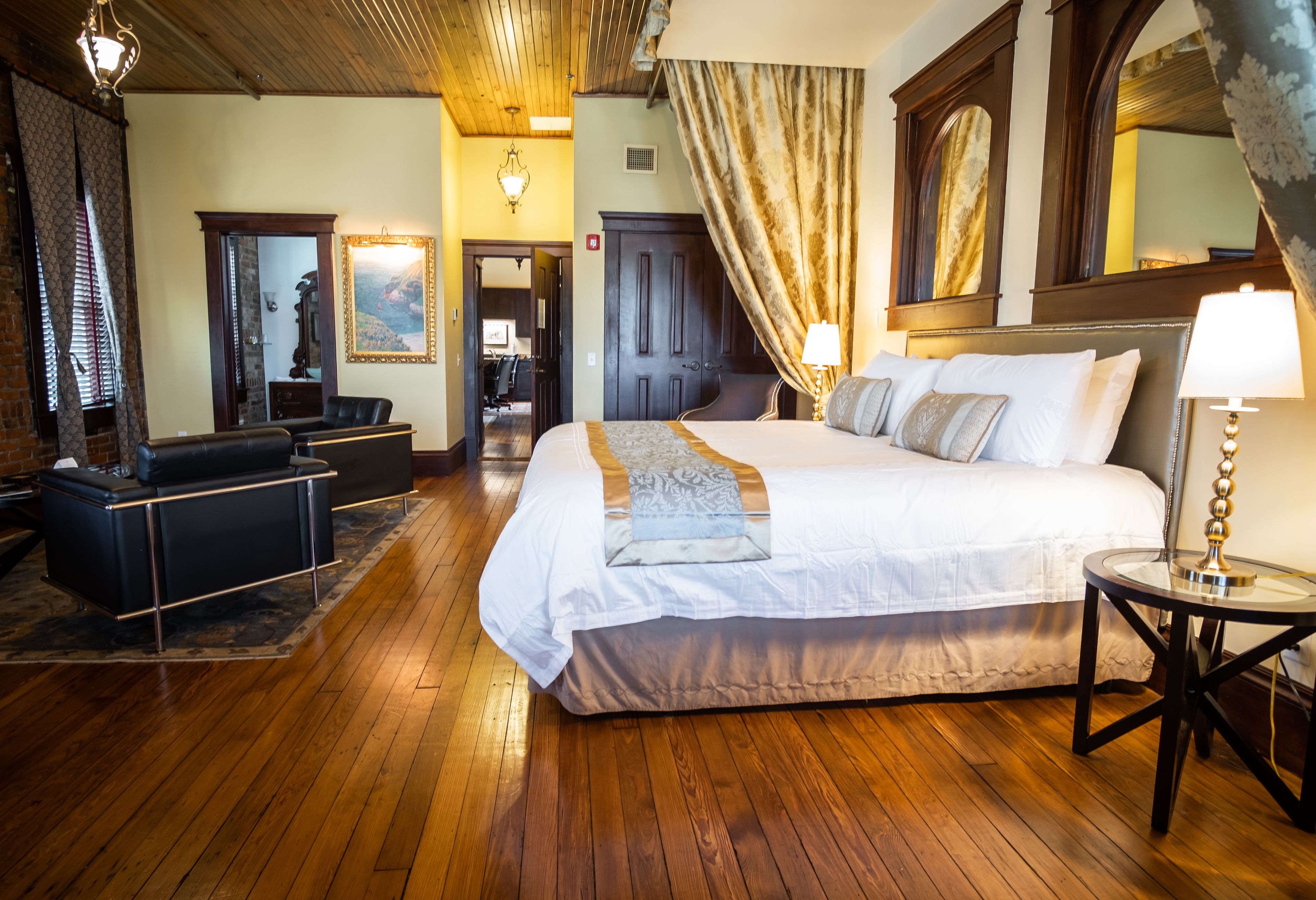 the riley suite | 1 bedroom, iron/ironing board, free wifi, bed sheets