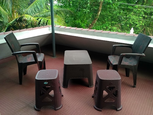 DRO Homes - Double Room Non AC