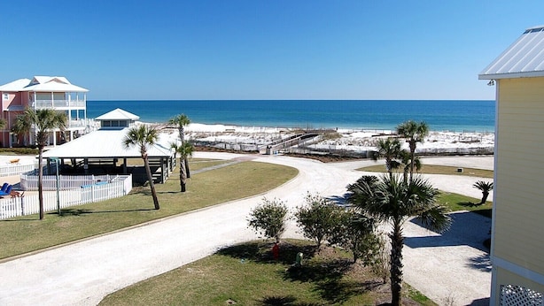 On the beach, beach towels - Hayley House Beachside 12 - Four Bedroom Vacation Home (Orange Beach)