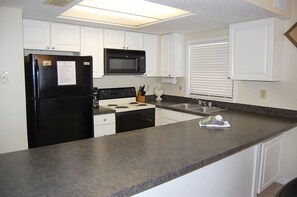 冰箱、微波炉、烤箱、炉灶