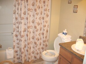 Condo, 2 Bedrooms, Kitchen | Bathroom | Combined shower/tub, towels - Colony Club M6 - Two Bedroom Condo (Gulf Shores)