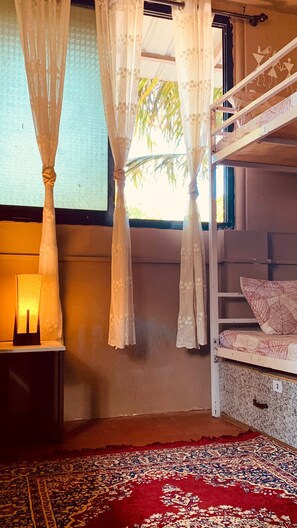 Gemeinsamer Basic-Schlafsaal, Gemischter Schlafsaal (AC) | Kostenloses WLAN, Bettwäsche