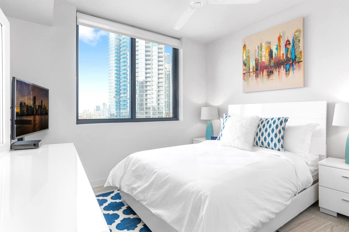 Apartamento superluxo, 1 quarto | Roupas de cama premium, escrivaninha, espaço de trabalho para notebook