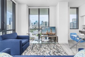 ラグジュアリー スタジオ | リビング�ルーム | 薄型テレビ