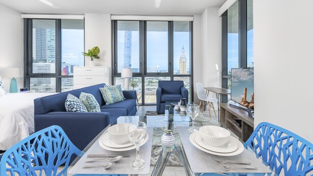 Luxury Studio | In-room dining - Bluebird Suites Downtown Brickell (Miami)