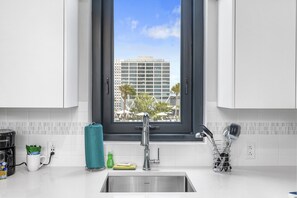 Luxury Apartment, 2 Bedrooms | Private kitchen