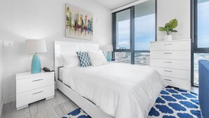 Luxury Studio | Premium bedding, desk, laptop workspace, cribs (surcharge) - Bluebird Suites Downtown Brickell (Miami)