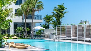 Outdoor pool - Bluebird Suites Downtown Brickell (Miami)