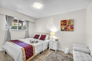2 bedrooms, in-room safe, desk, iron/ironing board