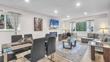 Smart TV y chimenea