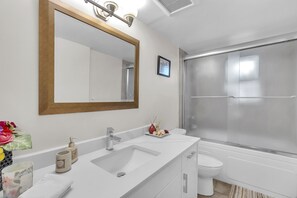 Combined shower/bathtub, hair dryer, towels, soap