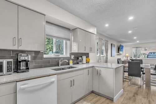 Great Location in North Vancouver only few minutes to Downtown Vancouver
