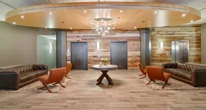 Bluebird Suites at the Warehouse District