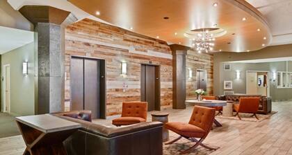 Bluebird Suites at the Warehouse District