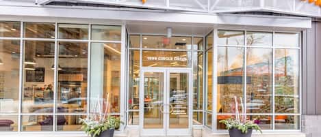 Mặt tiền nơi lưu trú