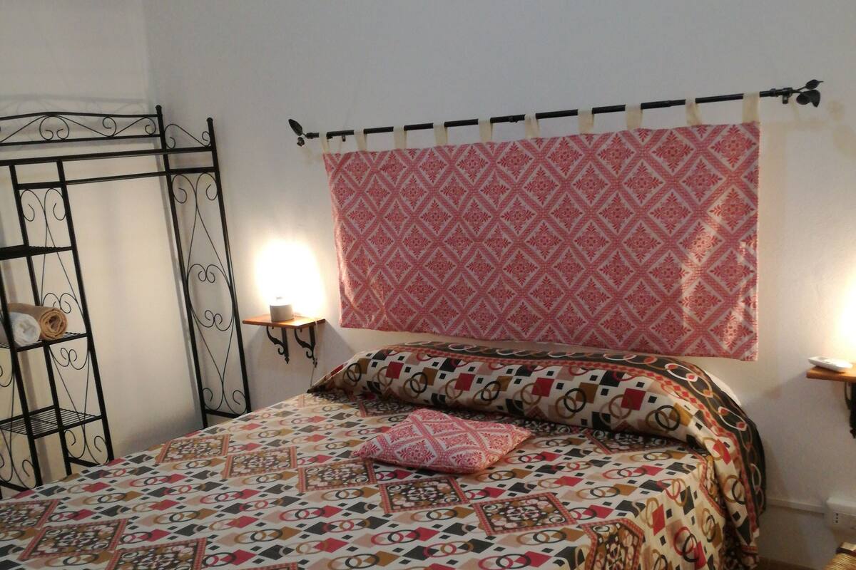 Habitación Deluxe con 1 cama doble o 2 individuales, baño privado (External) | Ropa de cama hipoalergénica, caja fuerte, sistema de insonorización