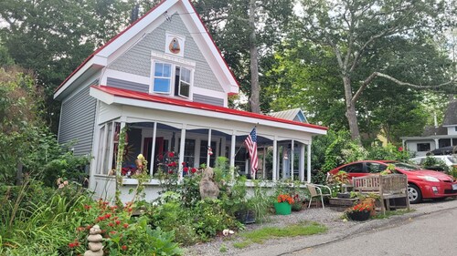 Waterview Cottage in historic Bayside on Penobscot Bay