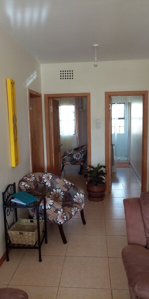 Comfort appartement | Woonruimte | Flatscreentelevisie en een dvd-speler