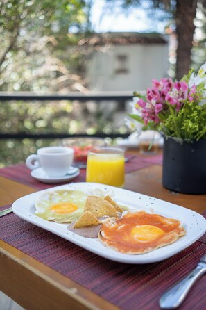 Petit déjeuner buffet compris tous les jours