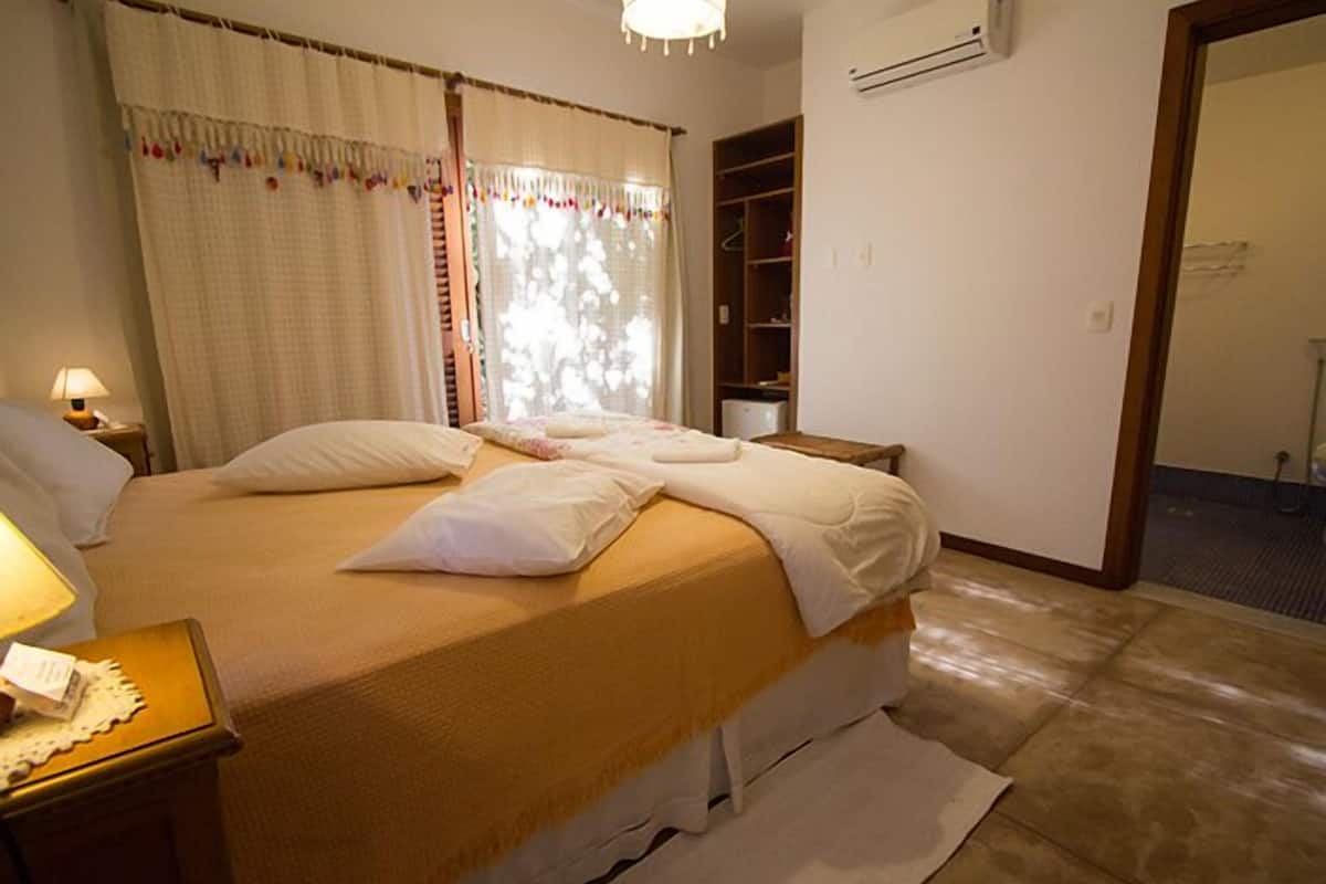 Camera Senior con letto matrimoniale o 2 letti singoli | Biancheria da letto di alta qualità, minibar, Wi-Fi gratuito, lenzuola
