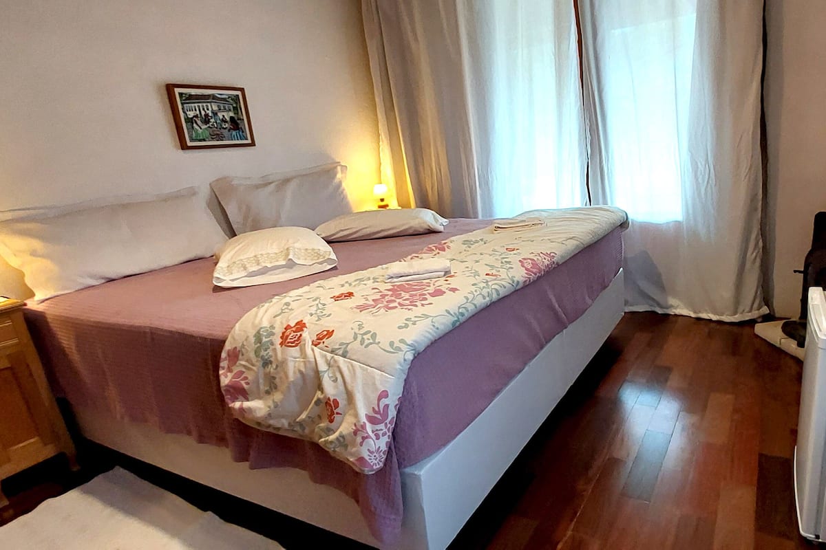 Camera Romantica con 2 letti singoli | Biancheria da letto di alta qualità, minibar, Wi-Fi gratuito, lenzuola