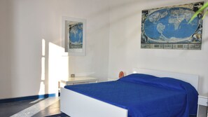 1 bedroom, bed sheets