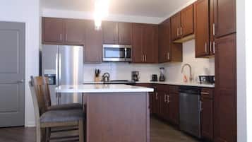 Apartemen Kota, 2 kamar tidur, Bebas Asap Rokok, dapur | 2 kamar tidur, setrika/meja setrika, dan Wi-Fi gratis