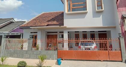 Rumah Disewakan Lubna Hem 76