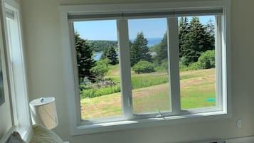3 habitaciones, escritorio, tabla de planchar con plancha y wifi