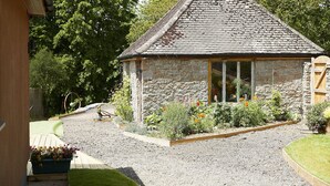 A stone building with a sloped roof and a window. - Set in the tranquil Teign Valley, Teign Vale makes the most of its position (Drewsteitgnton)
