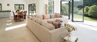 Teign Vale ligger i den rolige Teign Valley, og får mest ud af sin position