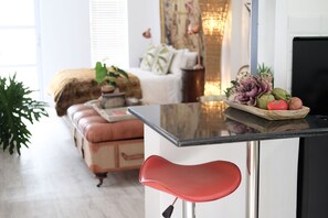1 habitación, tabla de planchar con plancha, wifi gratis y ropa de cama 