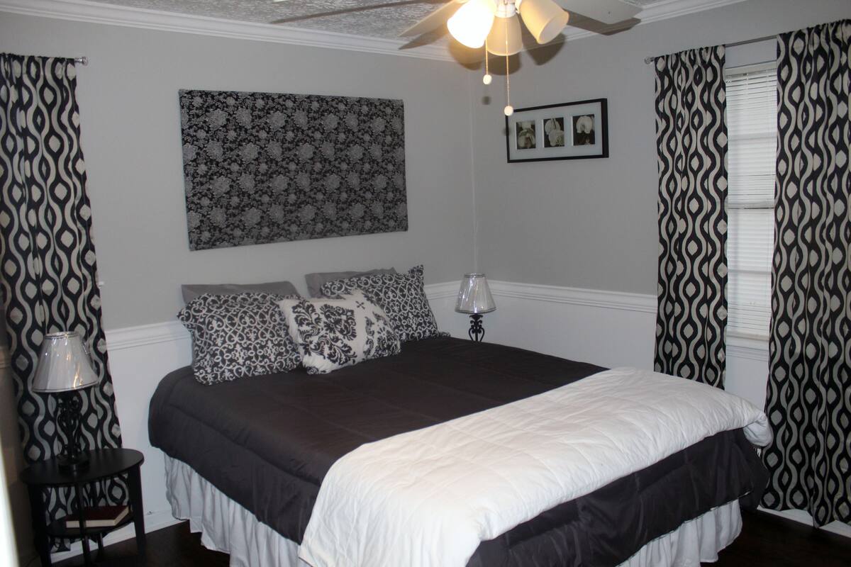 Basic Room | Blackout curtains, soundproofing, cots/infant beds, rollaway beds