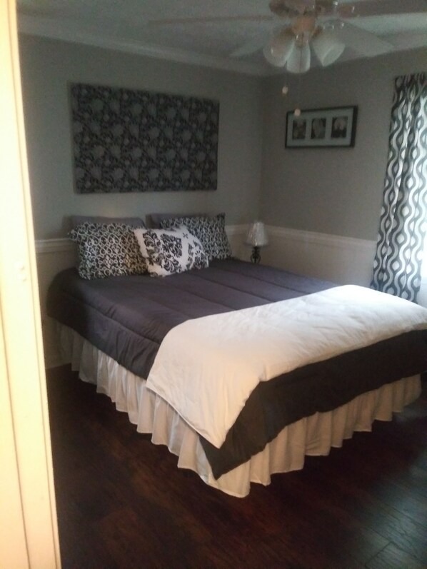 Rideaux occultants, chambres insonorisées, lits bébé (en supplément)