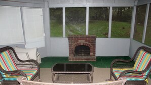 Porch - Beautiful 4 Bedroom Home (Riverdale)
