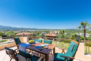 Outdoor dining - Villa Sevdas in endless horizon! (Πέραμα)