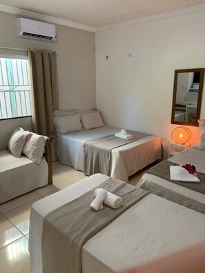 Ropa de cama de alta calidad, minibar, escritorio y cortinas blackout