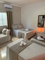 Ropa de cama de alta calidad, minibar, escritorio y cortinas blackout