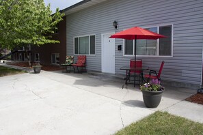Outdoor dining - A wing in the east of Kingston (Rexburg)