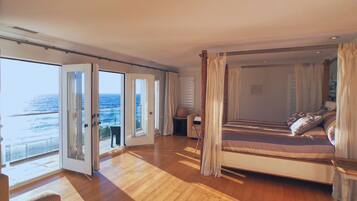 Luxury Room | Premium bedding, pillow-top beds, iron/ironing board, free WiFi