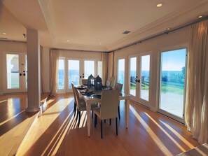 Tempat makan keluarga