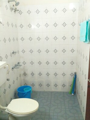 Shower, bidet, soap, toilet paper - DRO Homes - Nearest Home Stay to Kochi International Airport (Athani)
