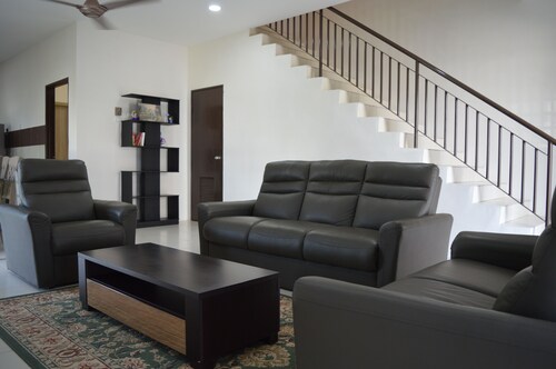 Qairina Homestay Sepang