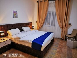 Appartement, 2 chambres | Coffres-forts dans les chambres, rideaux occultants