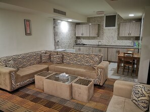 Zimmersafe, Verdunkelungsvorhänge, schallisolierte Zimmer