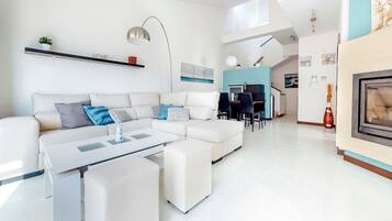 Smart TV, fireplace, video games
