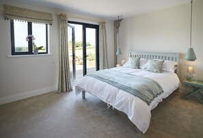 6 chambres, fer et planche à repasser, Wi-Fi, draps fournis