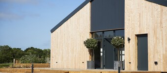 Ein zeitgemäßer Umbau einer Scheune in einem Gebiet von außergewöhnlicher natürlicher Schönheit.